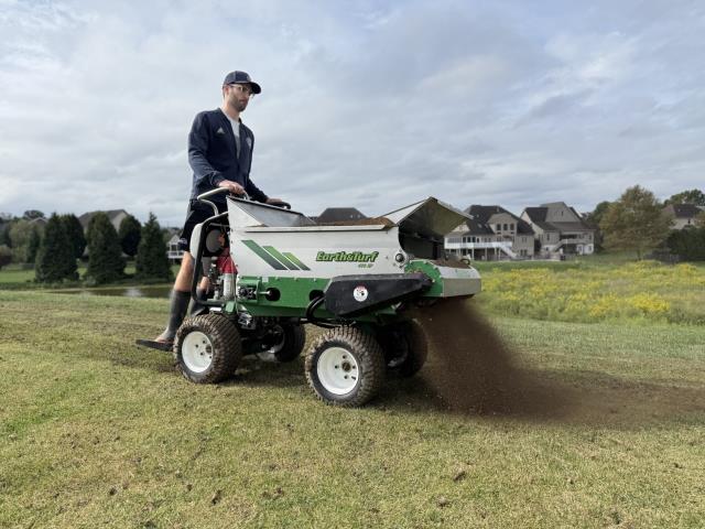 Where to find TOP DRESSER, STAND ON SELF PROPELLED in Mt Pleasant